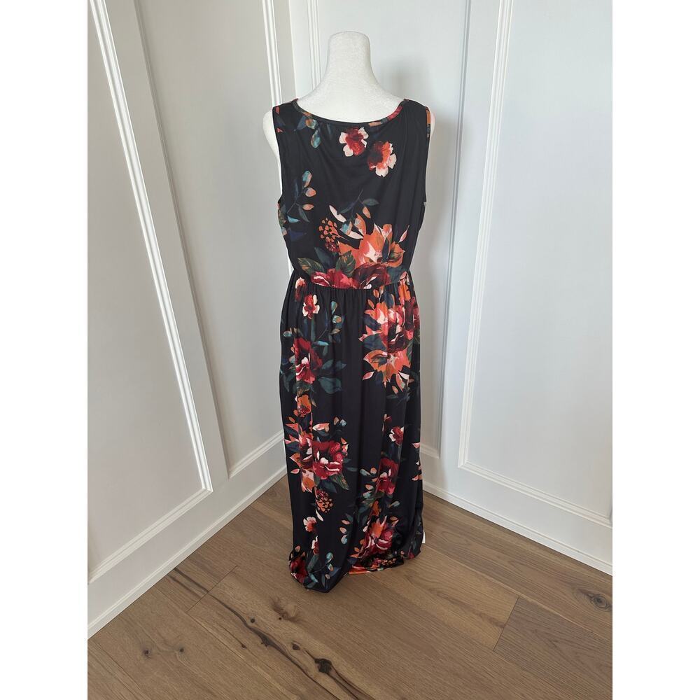 Floral Maxi Dress - Black and Red - Picture 4 of 10